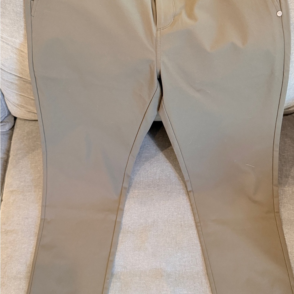 Vuori cascade tech Olive/Tan Pants 33/28.5
